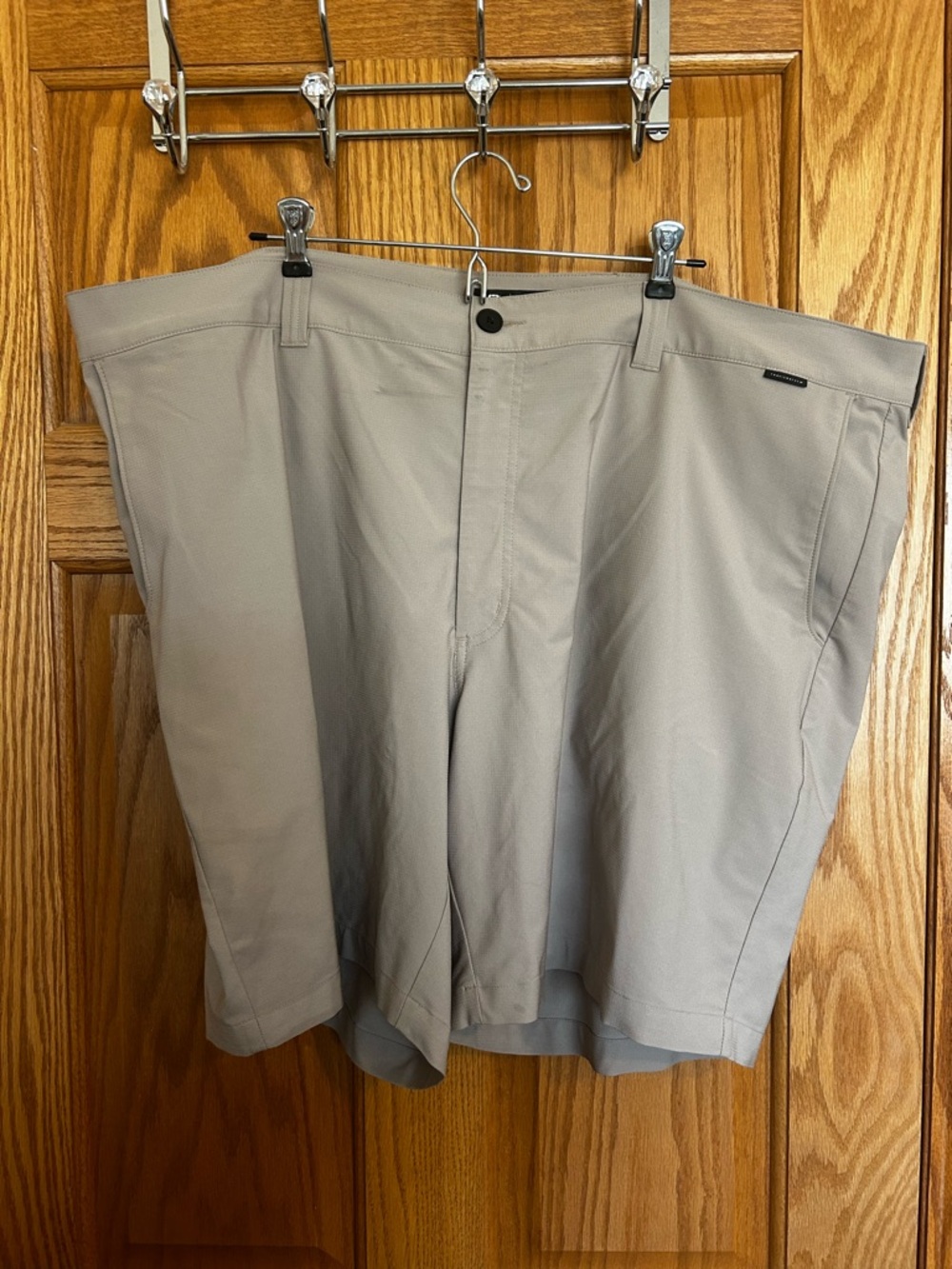Travis Mathews DXL 48 waist Men's Lightweight Golf Shorts in Light Gray